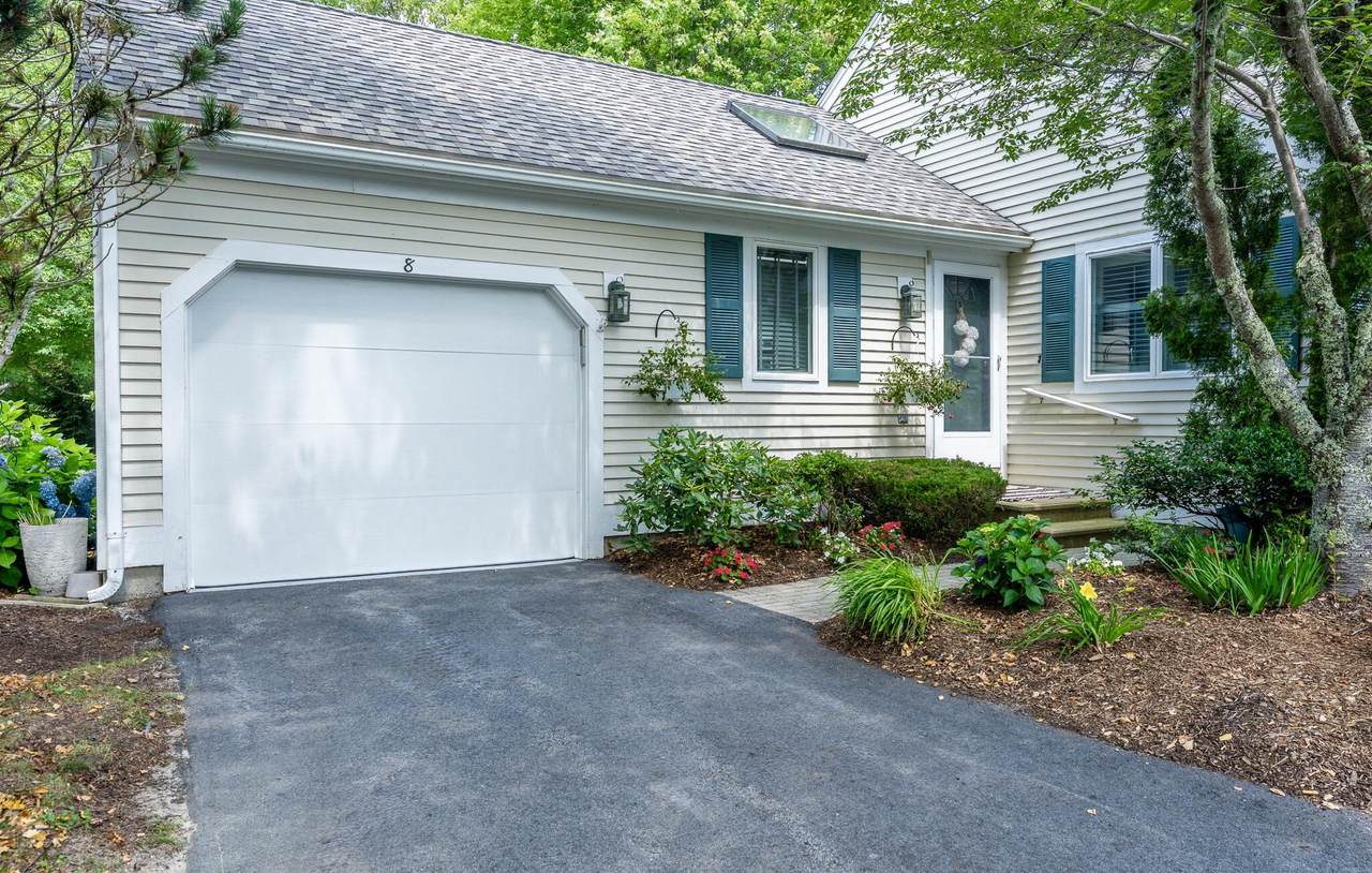 8 Executive Drive - Photo 1