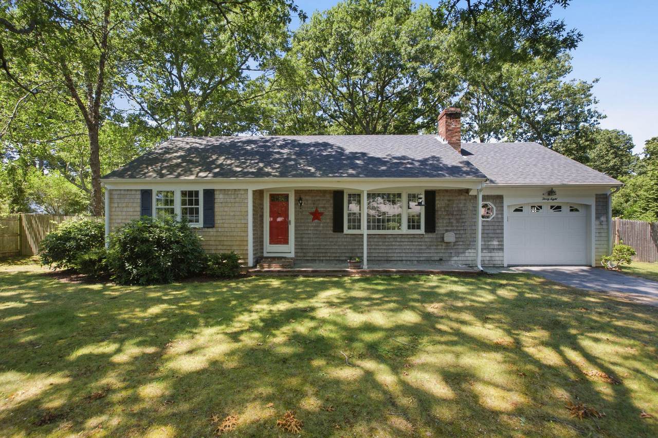 38 Mcnamara Avenue - Photo 1