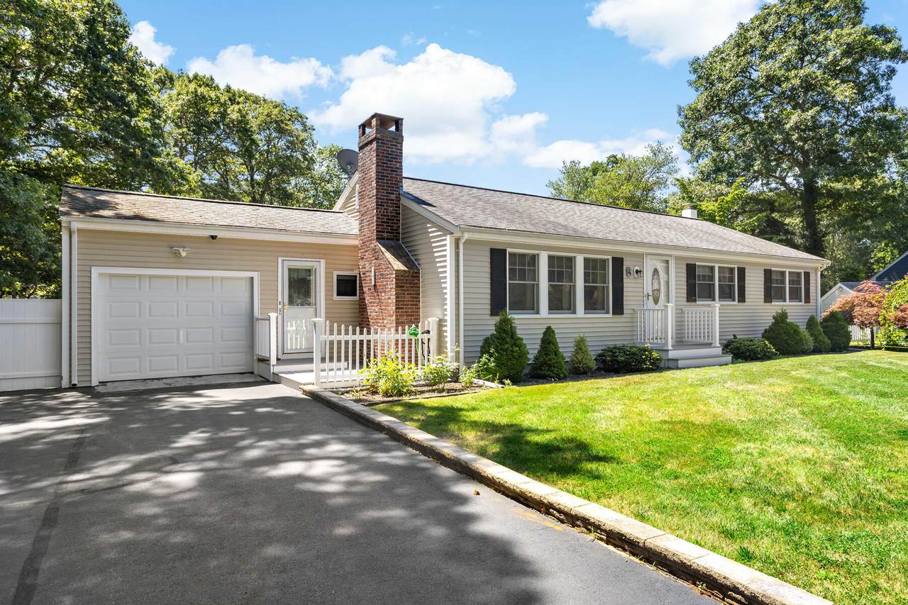 4 Deepwood Drive - Photo 1