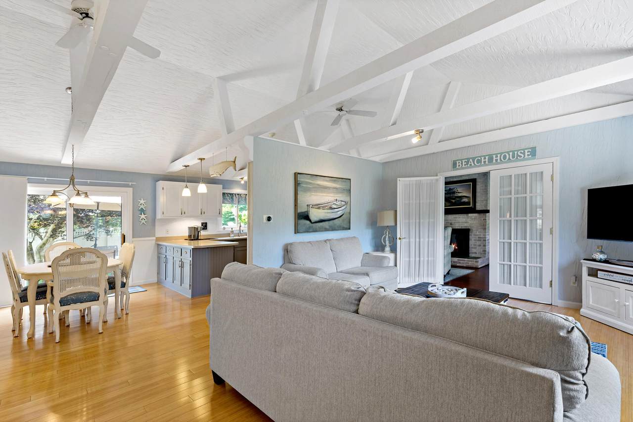 https://bt-photos.global.ssl.fastly.net/capecod/1280_boomver_1_22603975-2.jpg