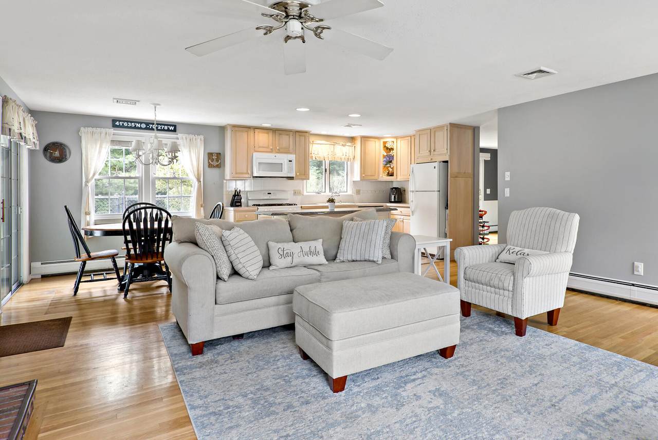 https://bt-photos.global.ssl.fastly.net/capecod/1280_boomver_1_22604814-2.jpg