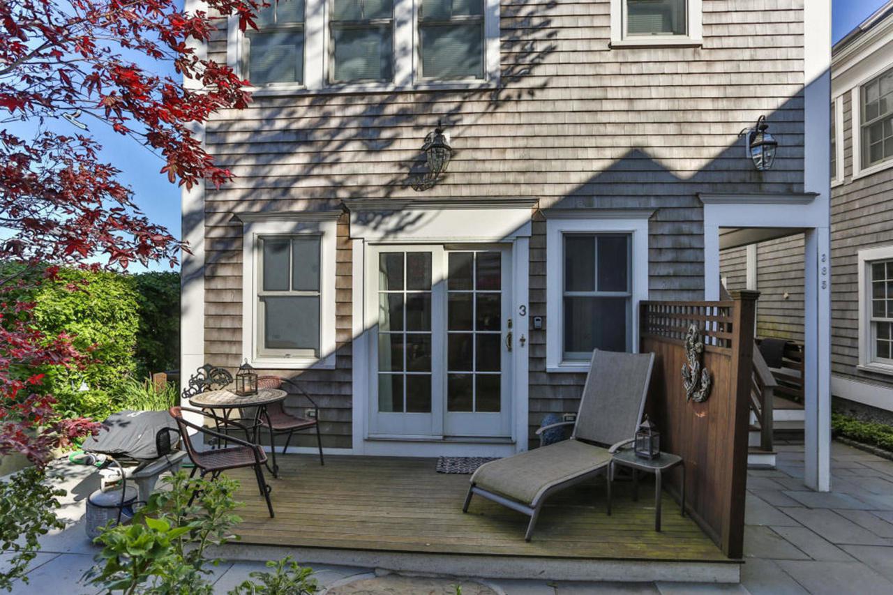 385 Commercial Street - Photo 1