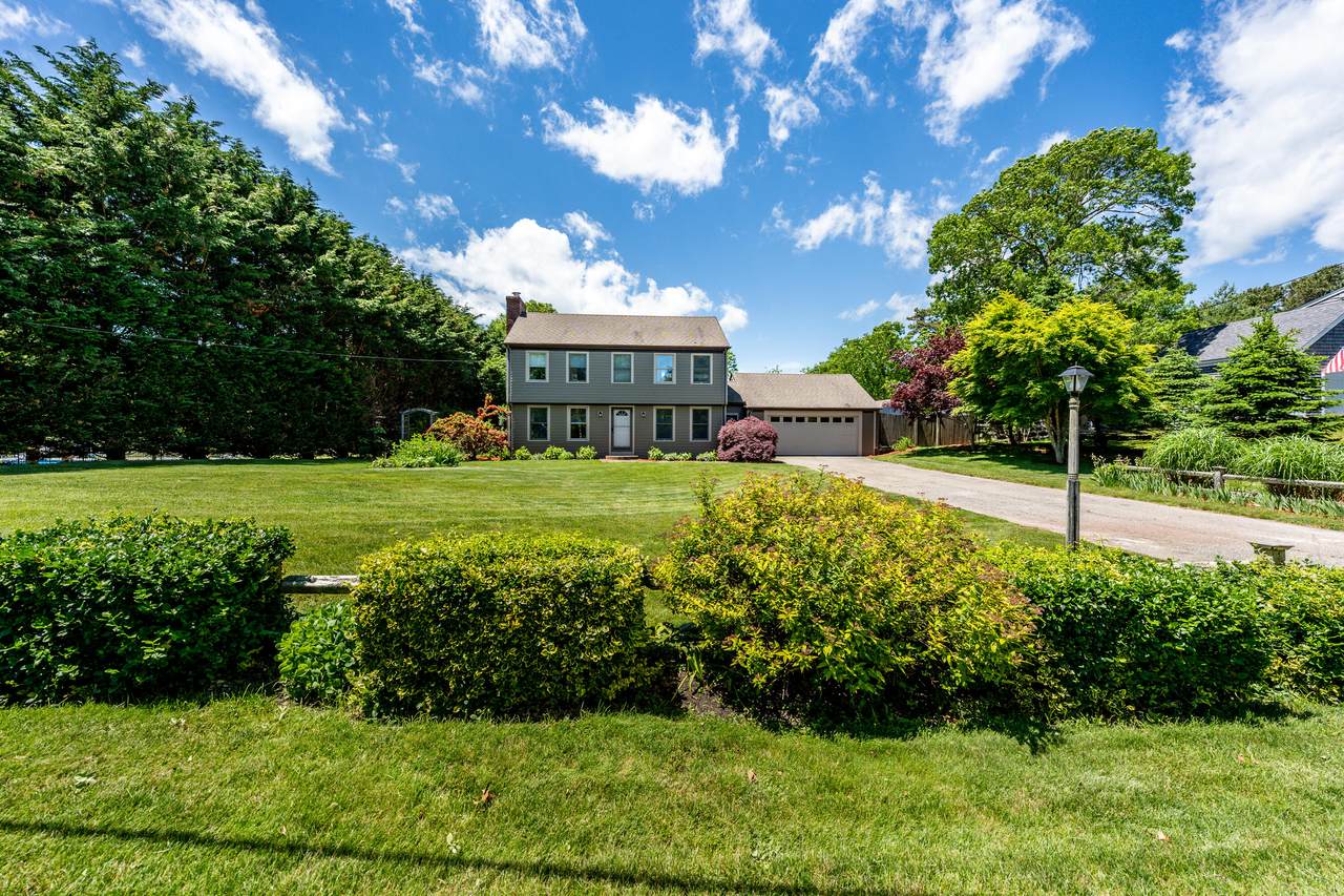 118 Wayside Drive - Photo 1