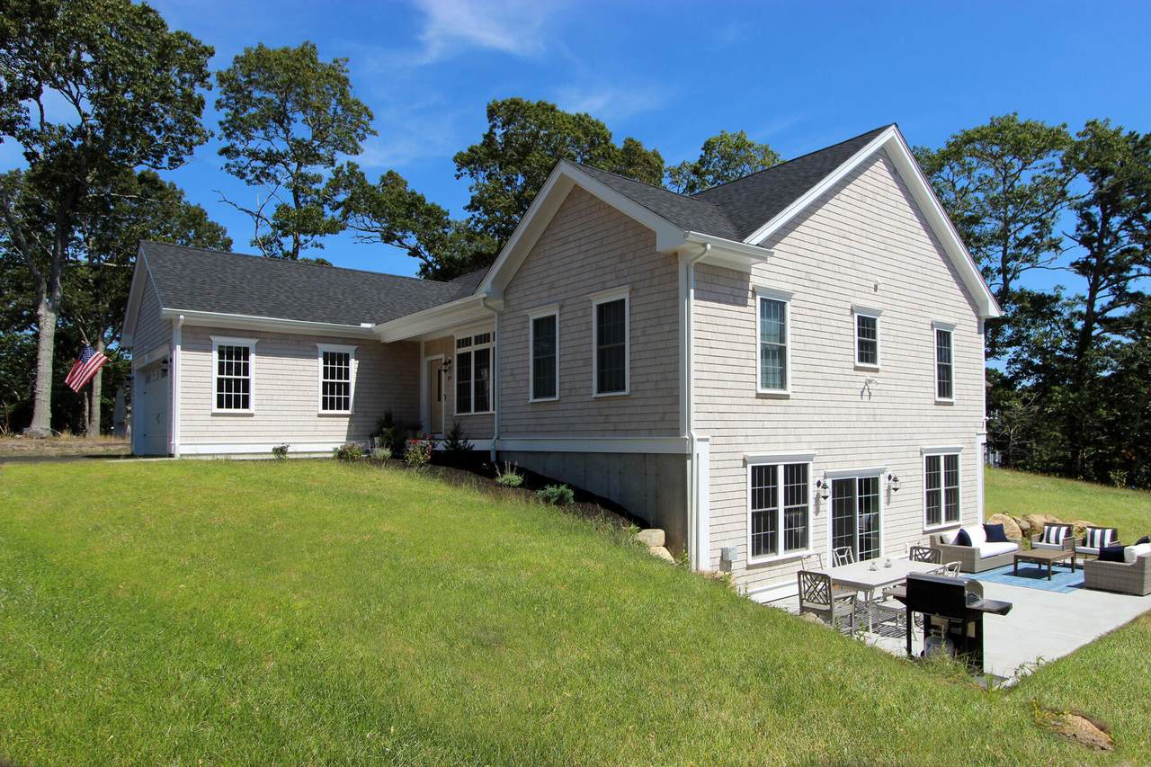105 Wayside Drive - Photo 1