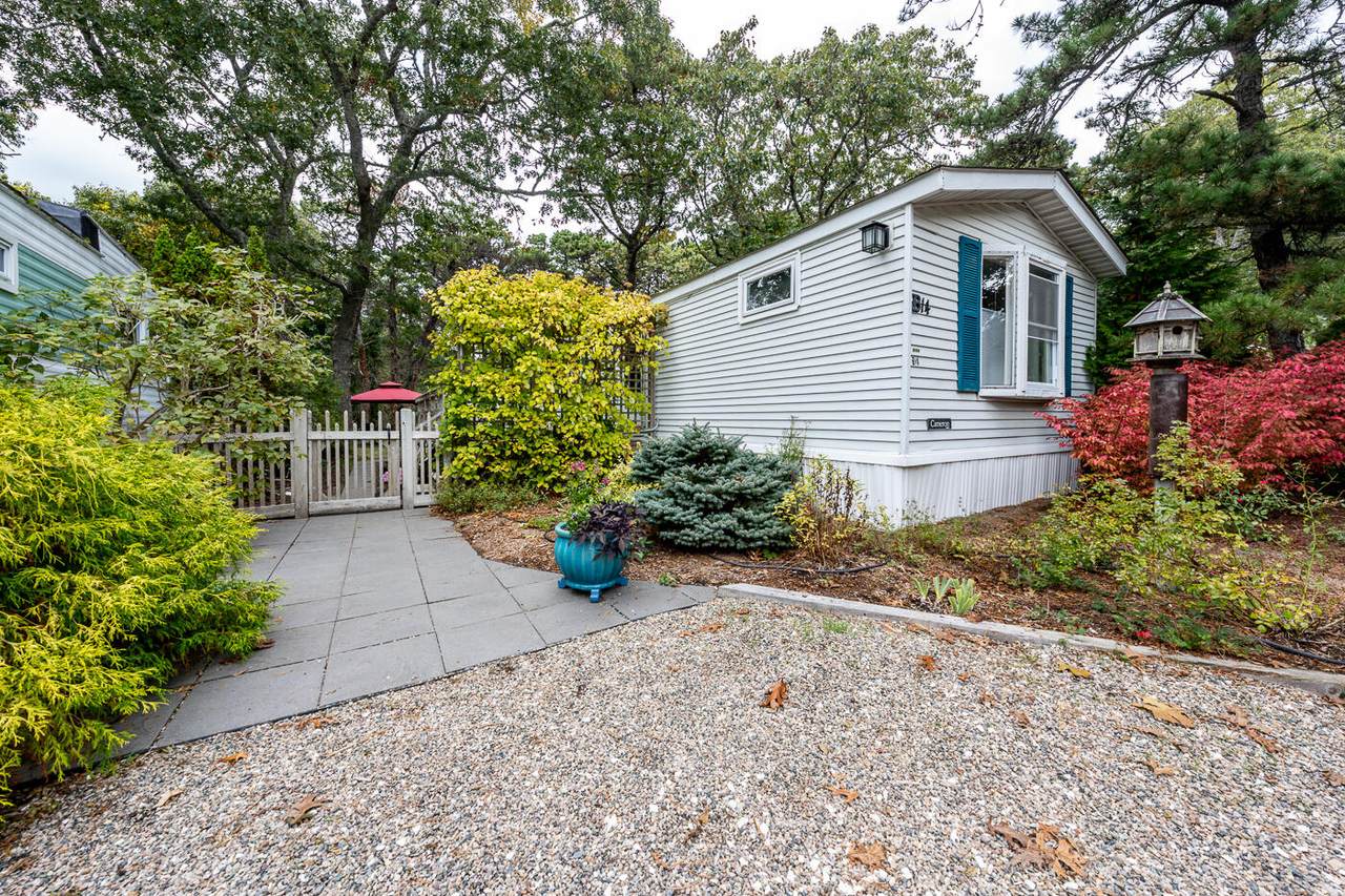 210 West Road - Photo 1