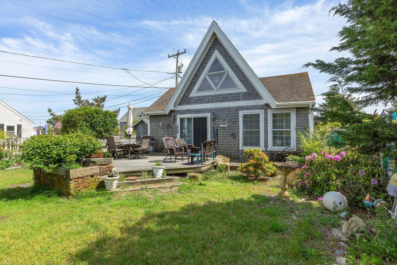 897 Commercial Street - Photo 1