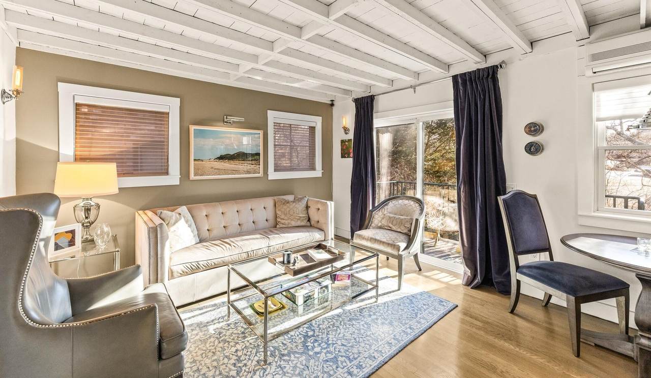 8 Meadow Road - Photo 1