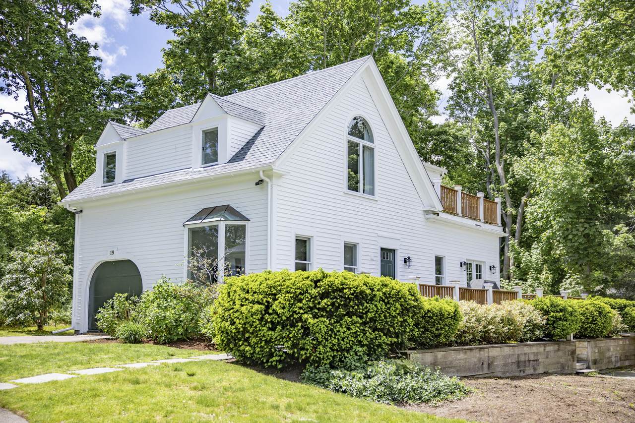 19 Bay Road - Photo 1