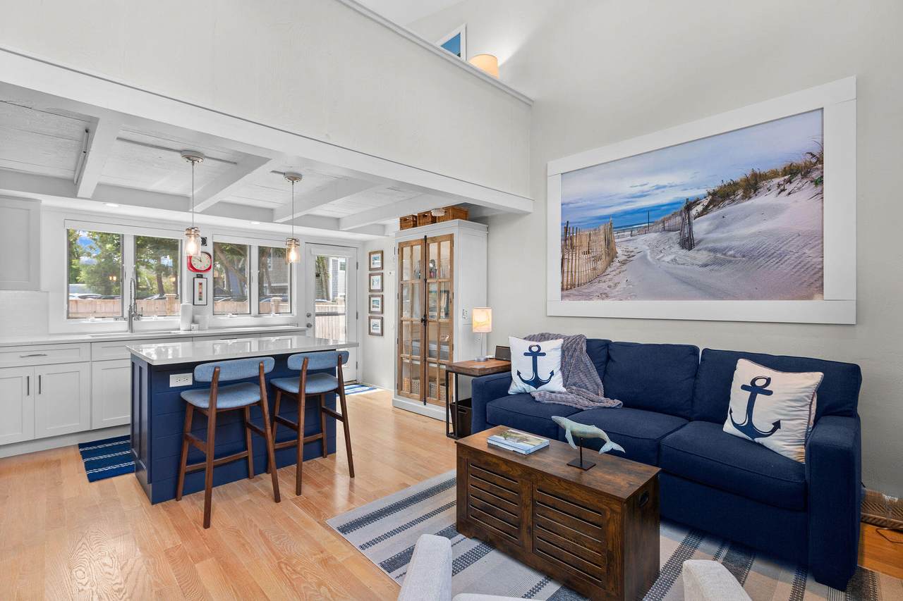 4 Railroad Avenue - Photo 1