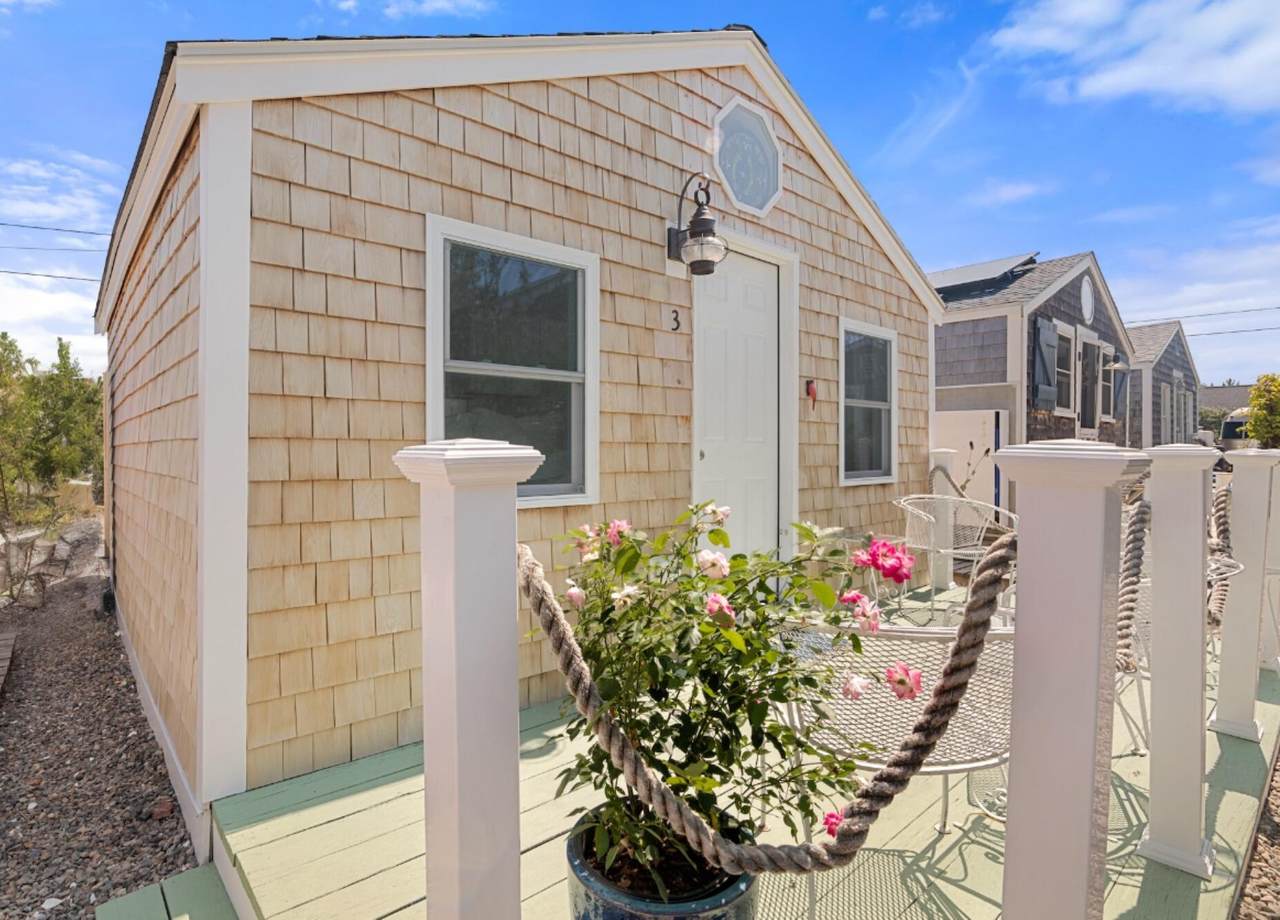 21 Dewey Avenue - Photo 1