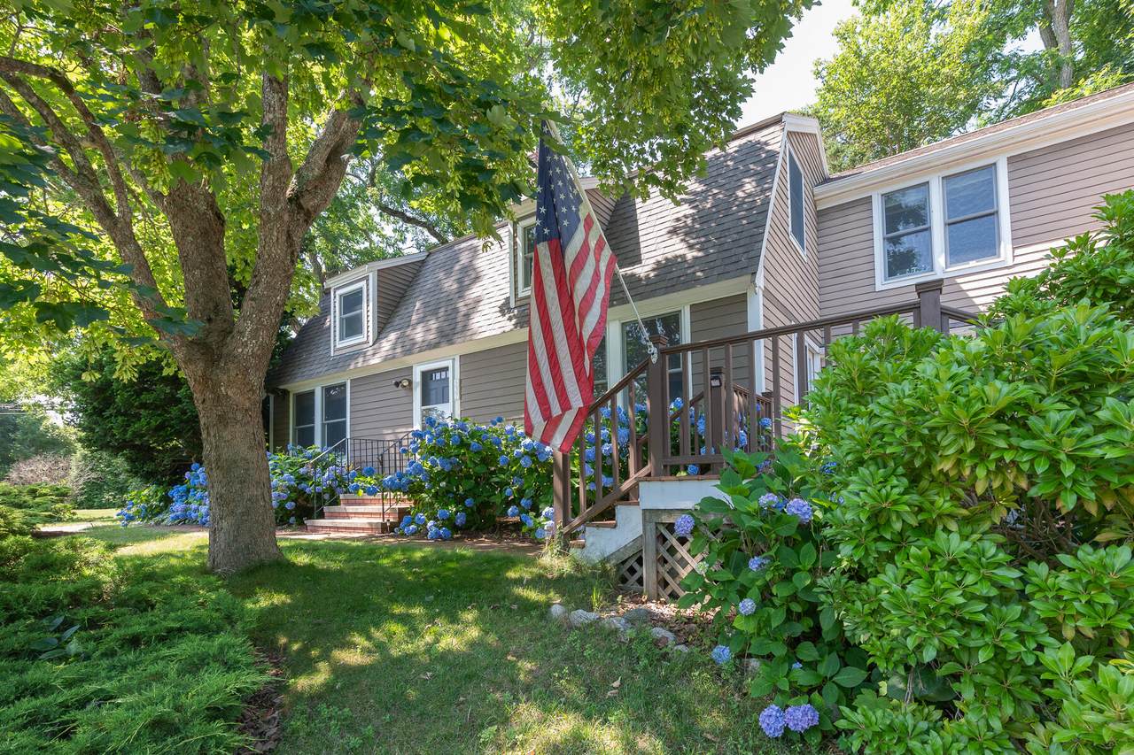 537 Falmouth Highway - Photo 1