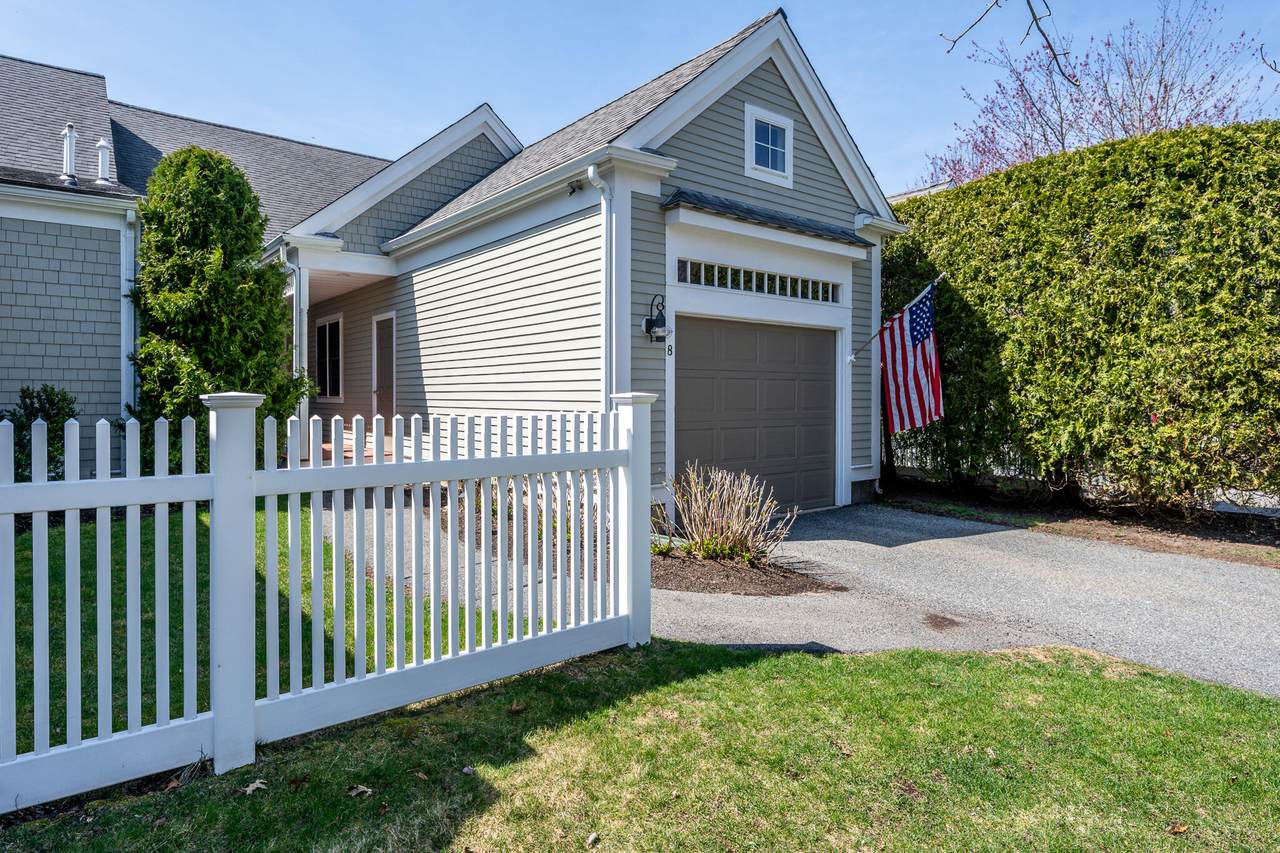 8 Hollyhock Knoll Court - Photo 1