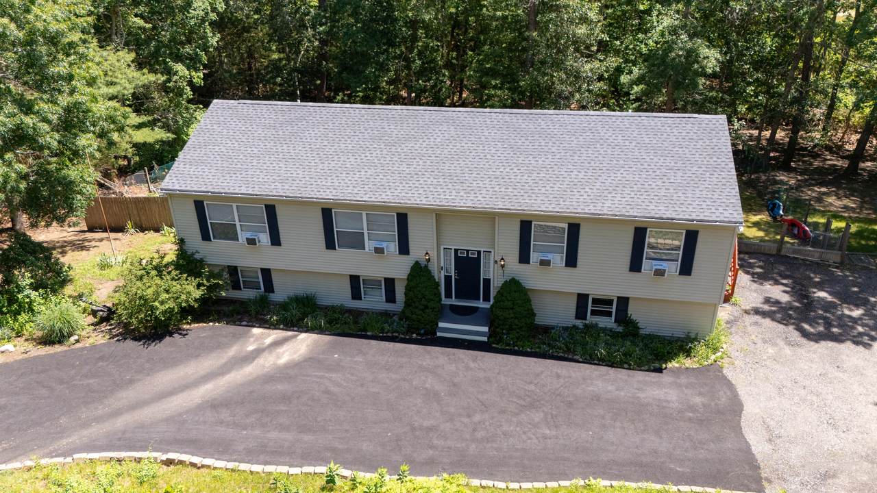 8 Raccoon Lane - Photo 1