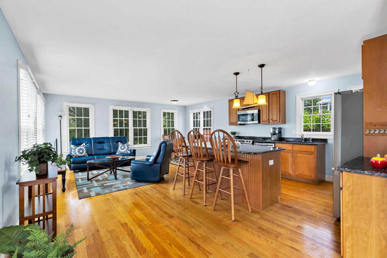 https://bt-photos.global.ssl.fastly.net/capecod/1280_boomver_1_22603169-2.jpg