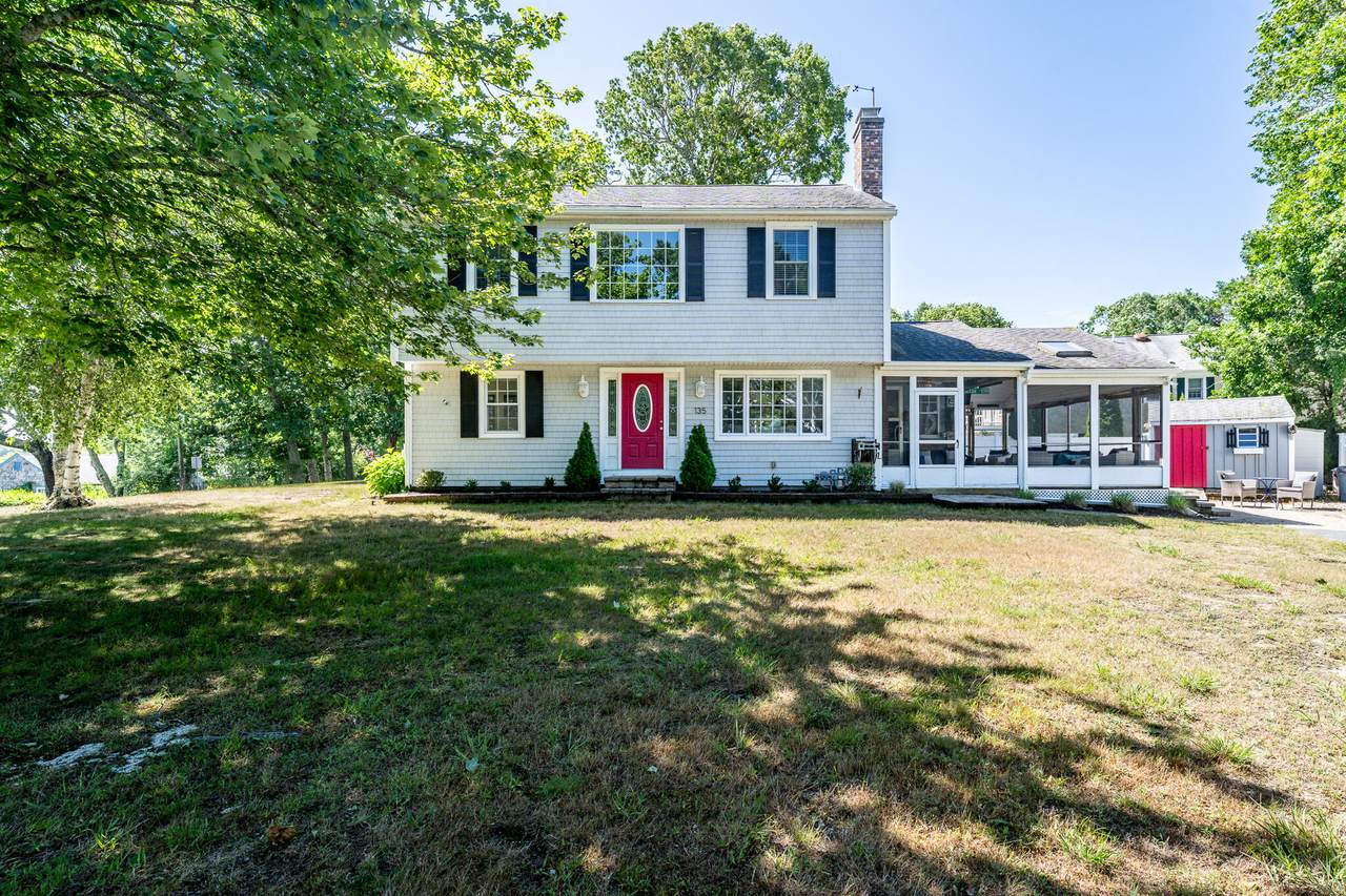 135 Baxter Avenue - Photo 1