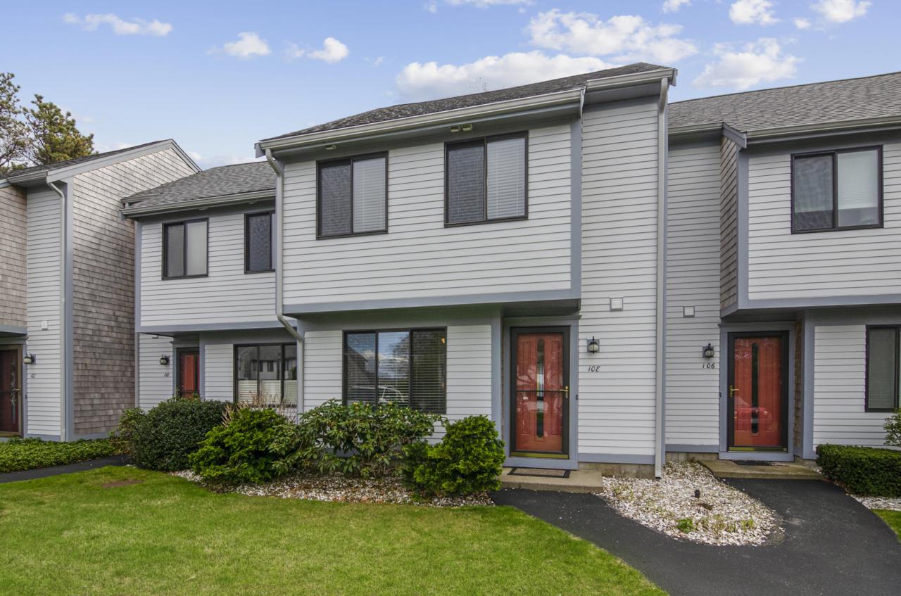108 Court Way - Photo 1