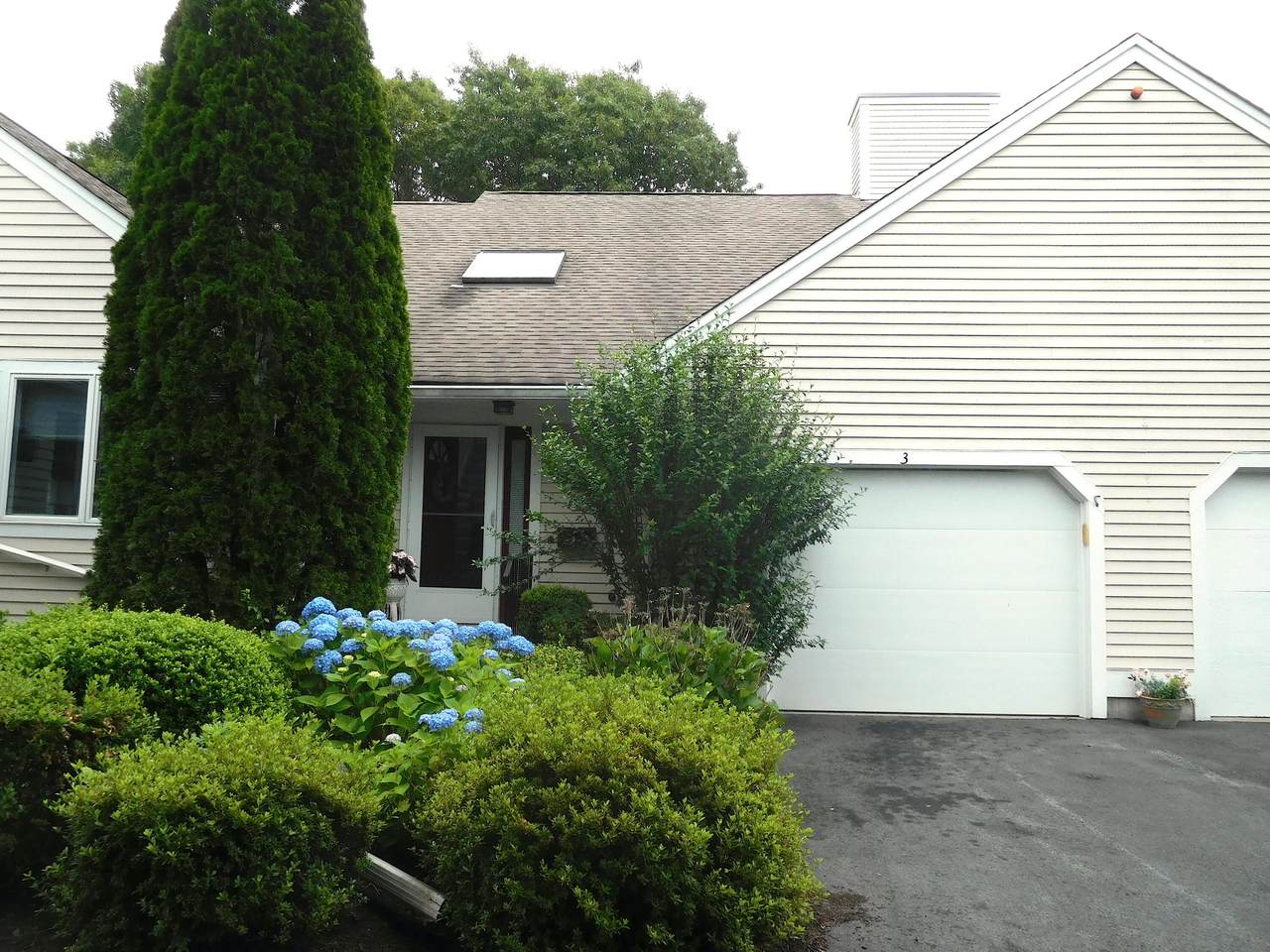 3 Executive Drive - Photo 1