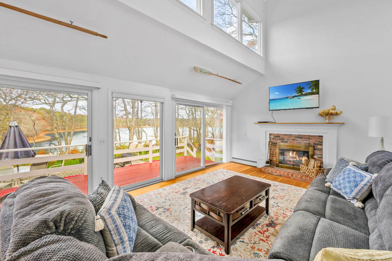 11 Elizabeth Lane - Photo 1