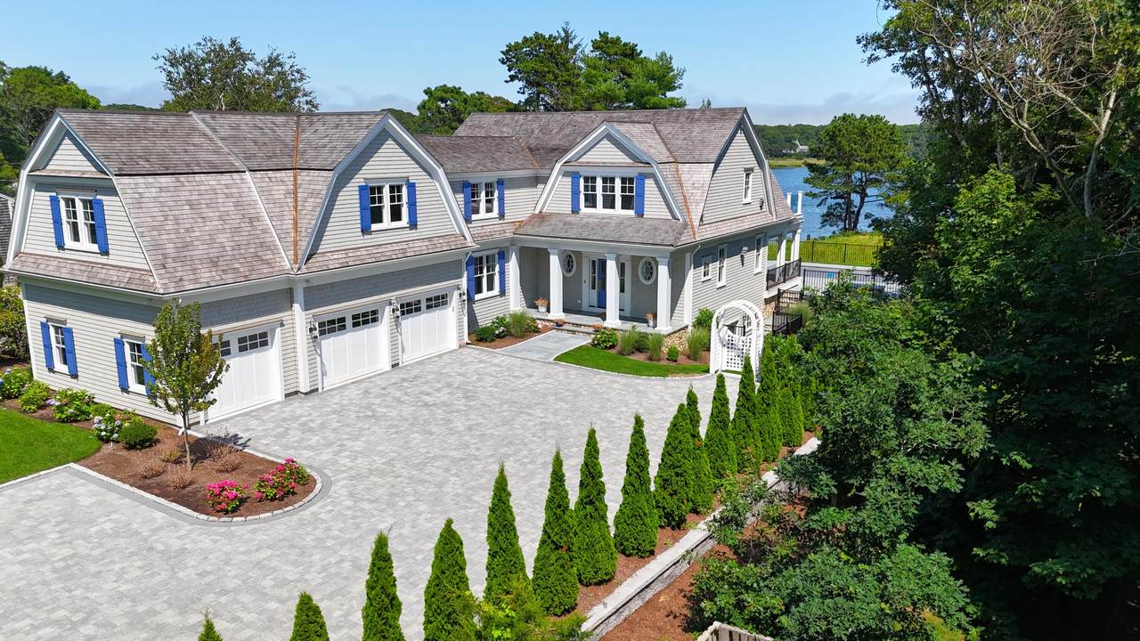 64 Pershing Lane - Photo 1
