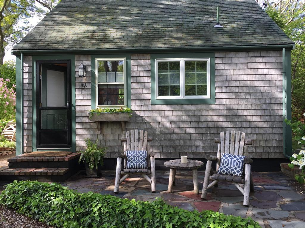 18 Howland Street - Photo 1