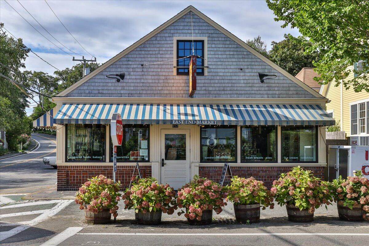 212 Bradford Street - Photo 1