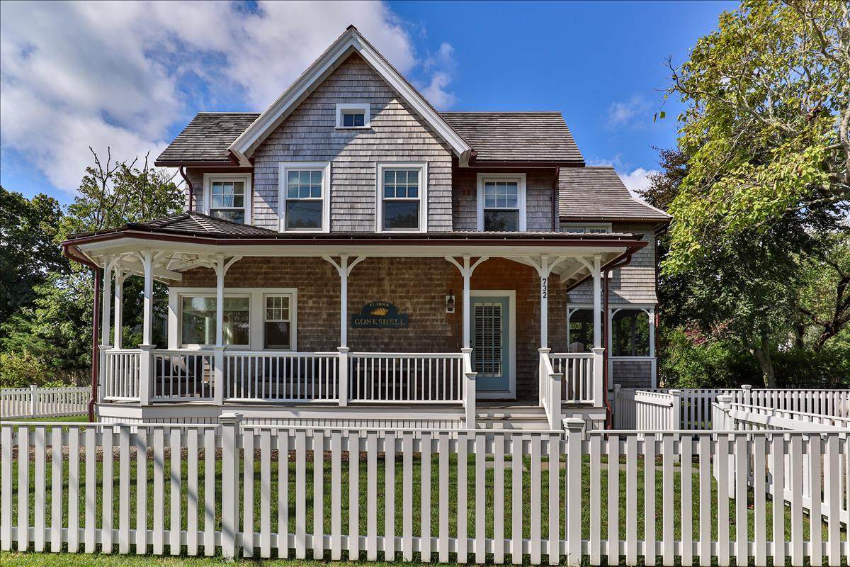 732 Scudder Avenue - Photo 1