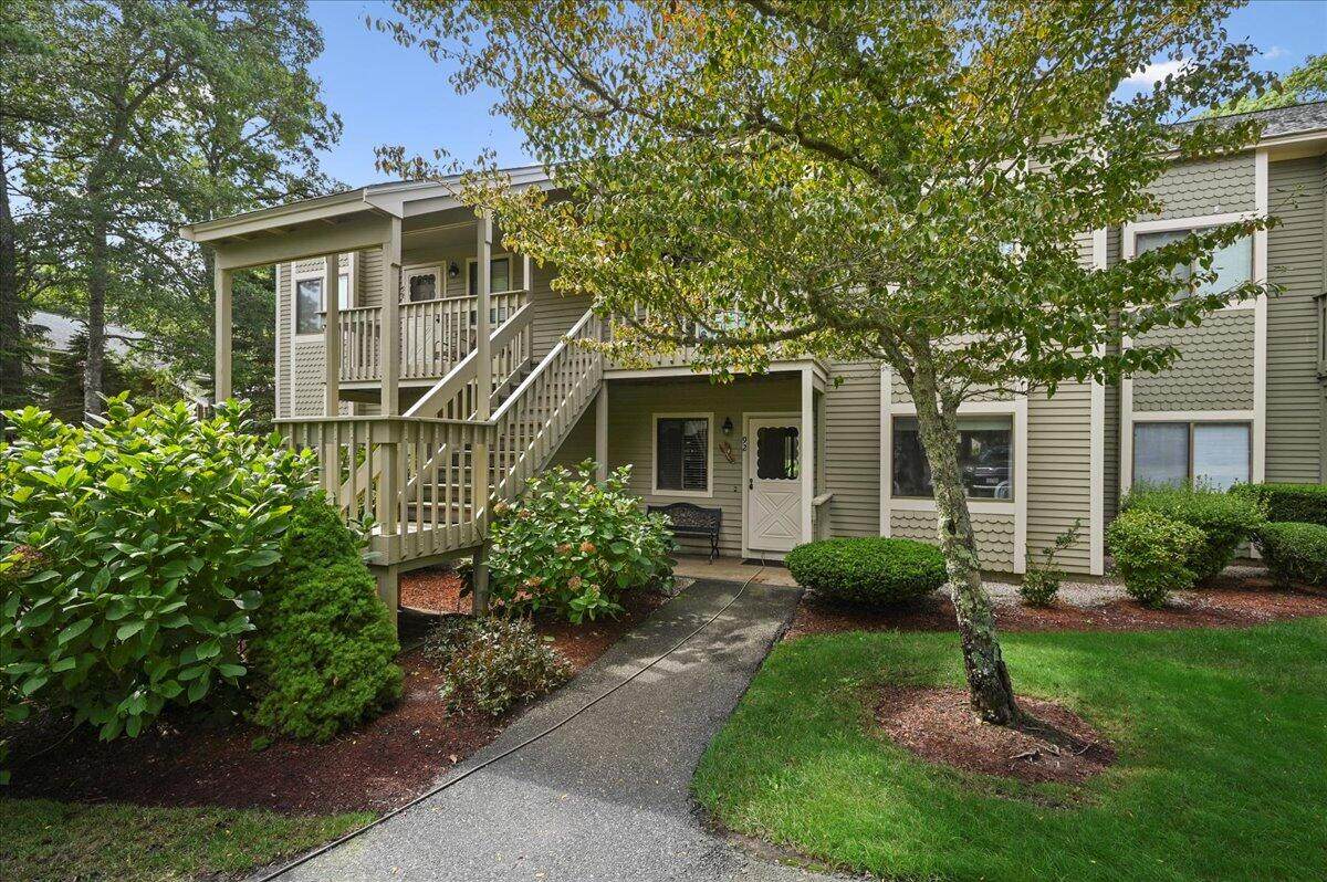 92 Eaton Lane - Photo 1