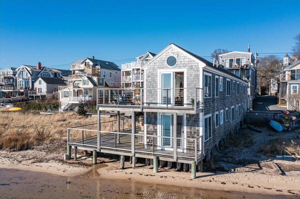 421 Commercial Street - Photo 1