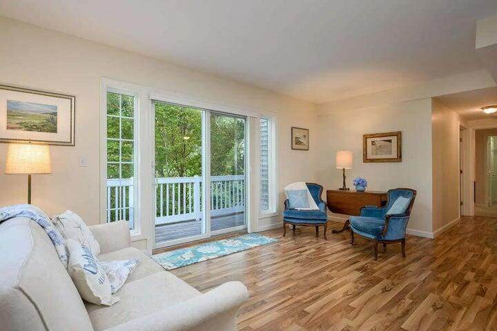 912 Main Street - Photo 1