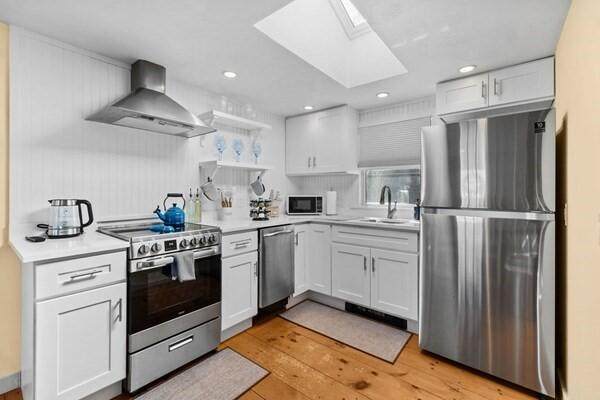 168 Shore Boulevard - Photo 1