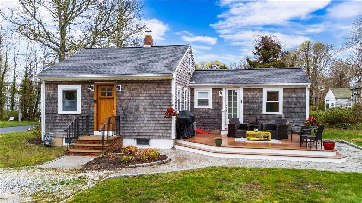 34 Railroad Avenue - Photo 1