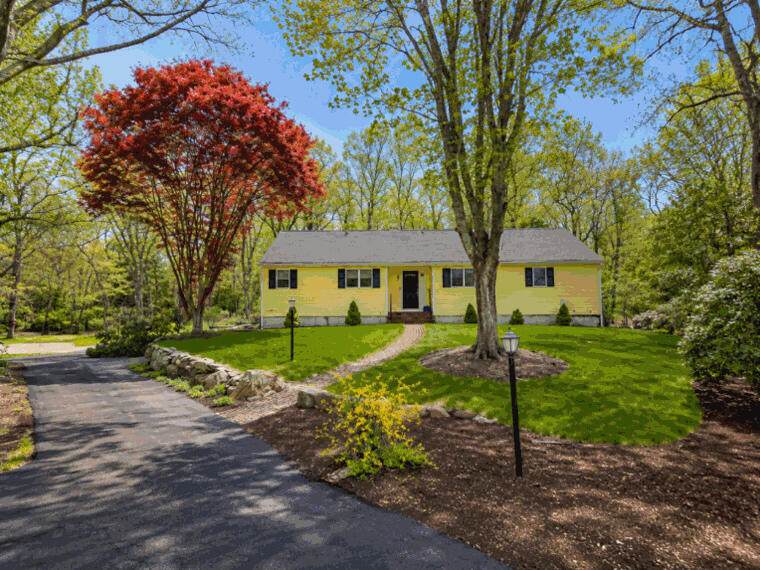 126 Ambleside Drive - Photo 1