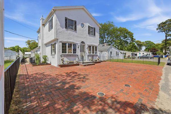 7 Swift Avenue - Photo 1