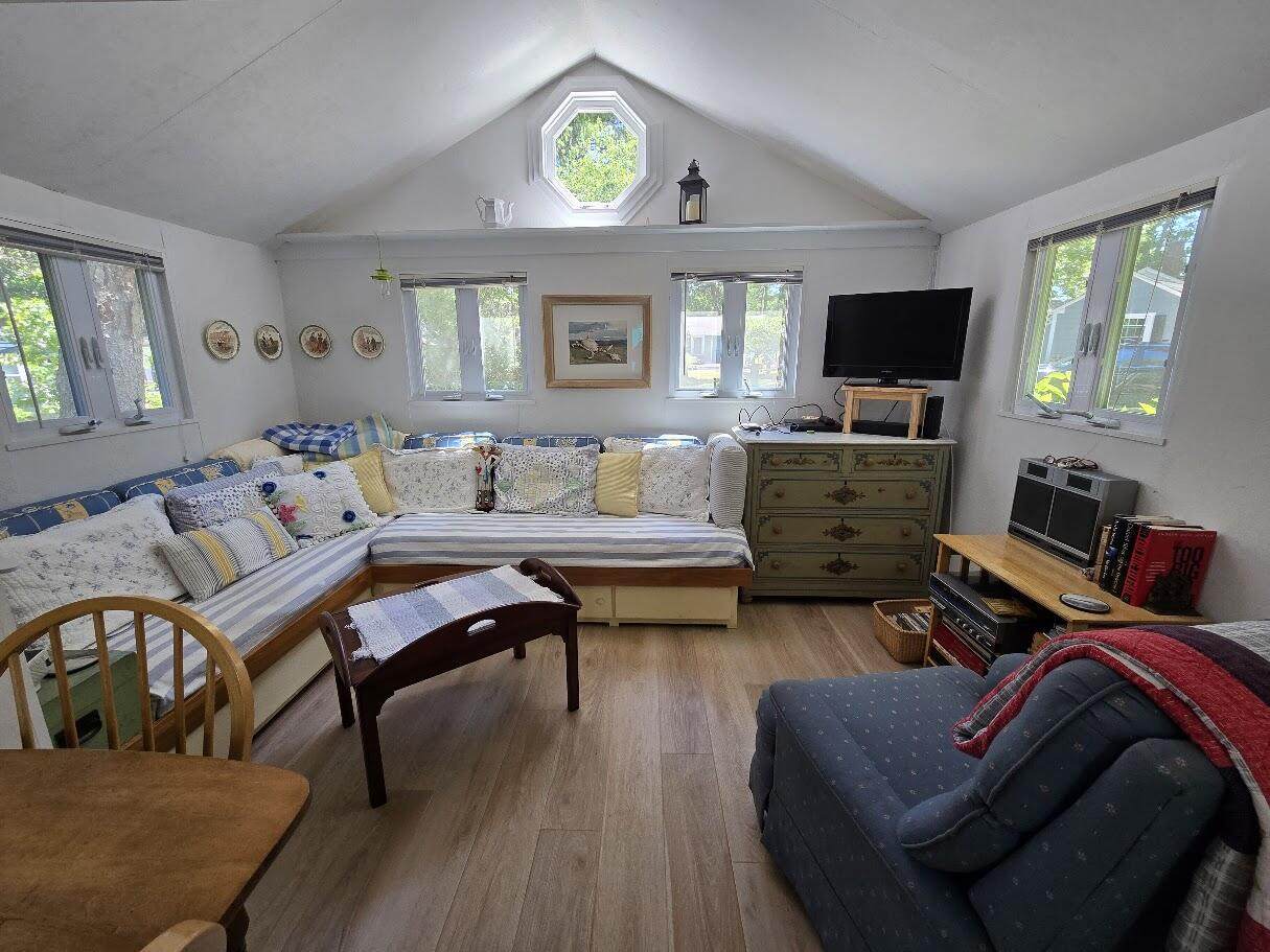 https://bt-photos.global.ssl.fastly.net/capecod/orig_boomver_1_22603283-2.jpg