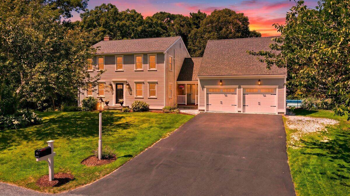 10 Old Colony Way - Photo 1