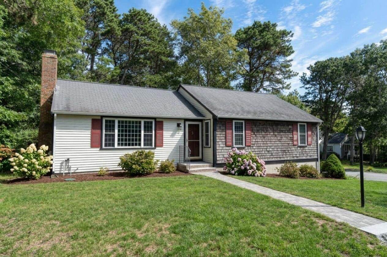 2 Mohegan Lane - Photo 1