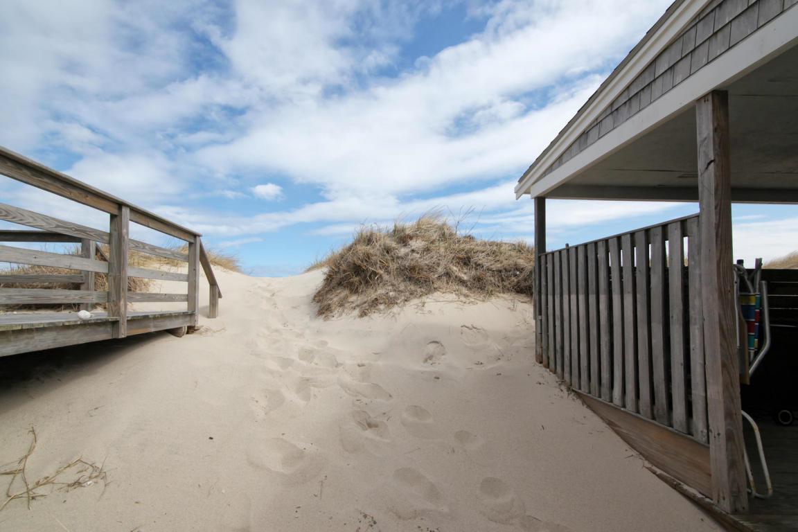 143 Shore Boulevard - Photo 1