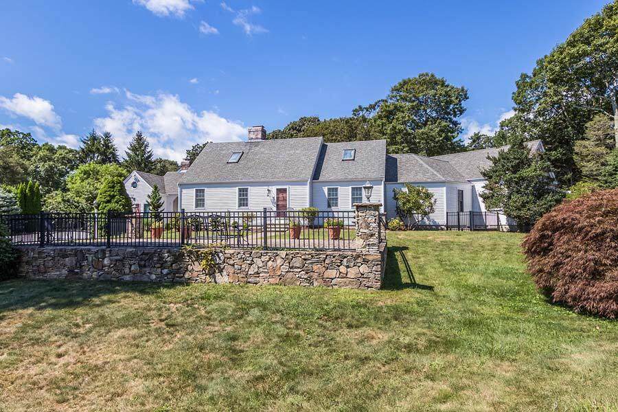 90 Colonial Way - Photo 1