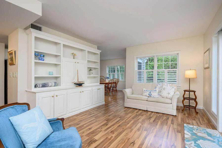 912 Main Street - Photo 1