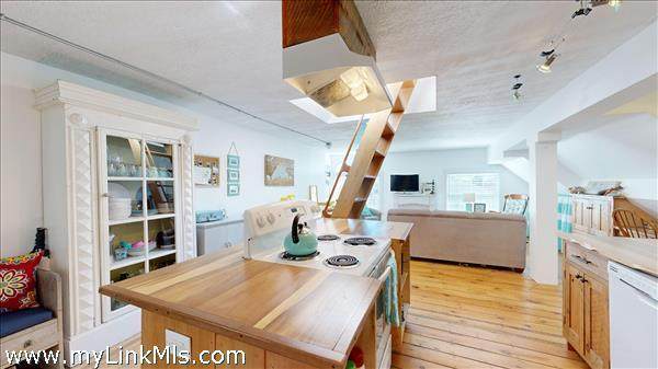 https://bt-photos.global.ssl.fastly.net/capecod/1280_boomver_2_22602411-2.jpg