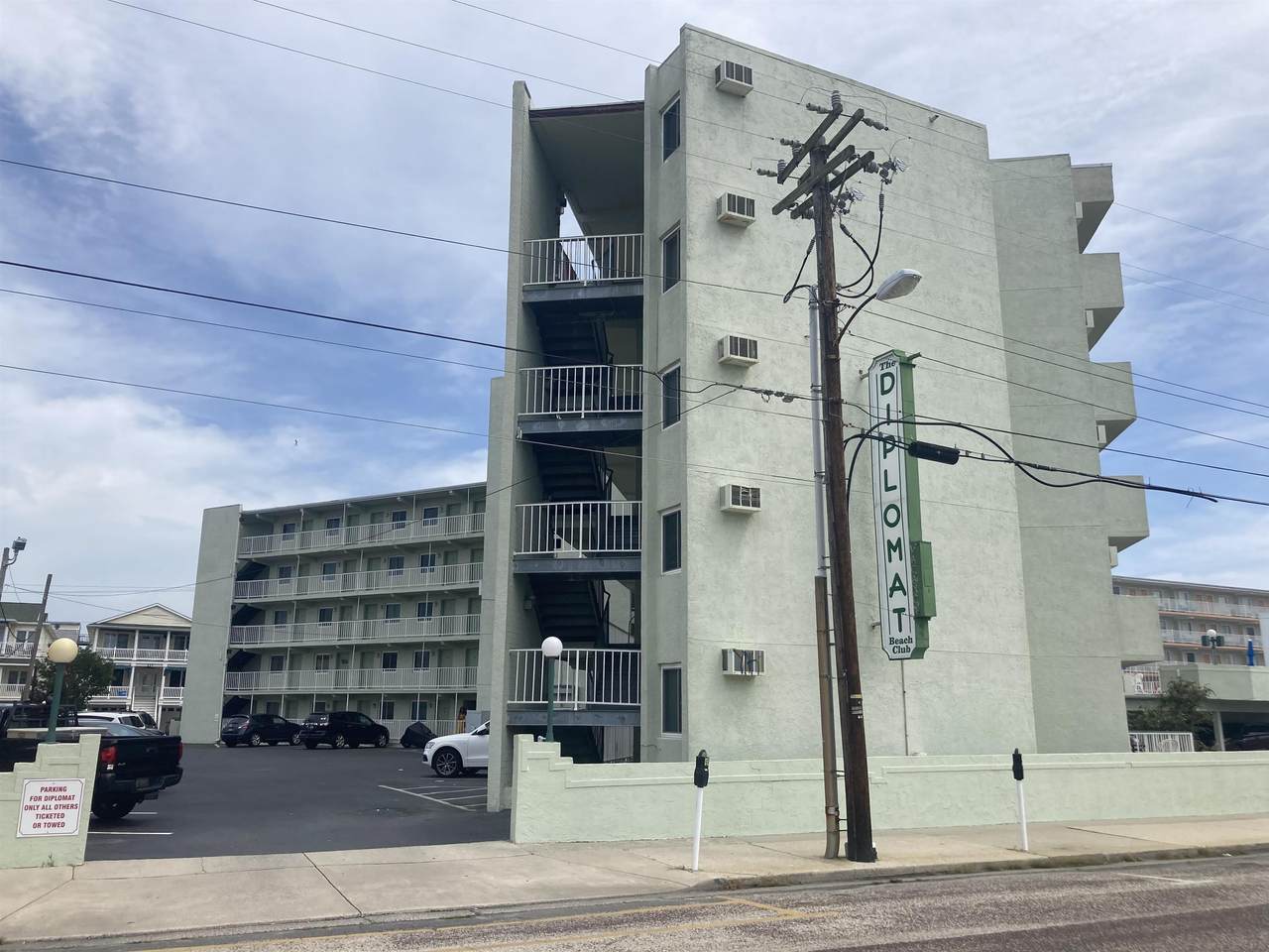 225 Wildwood - Photo 1