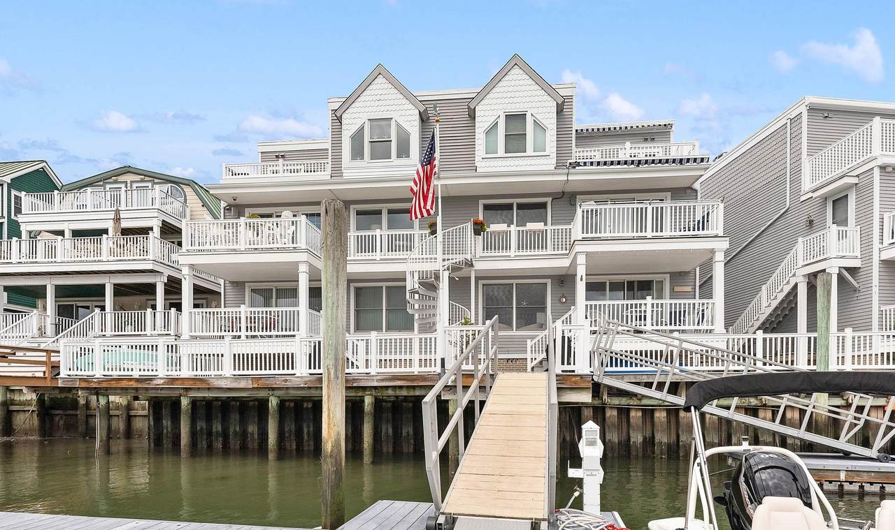 1534 Yacht Avenue - Photo 1