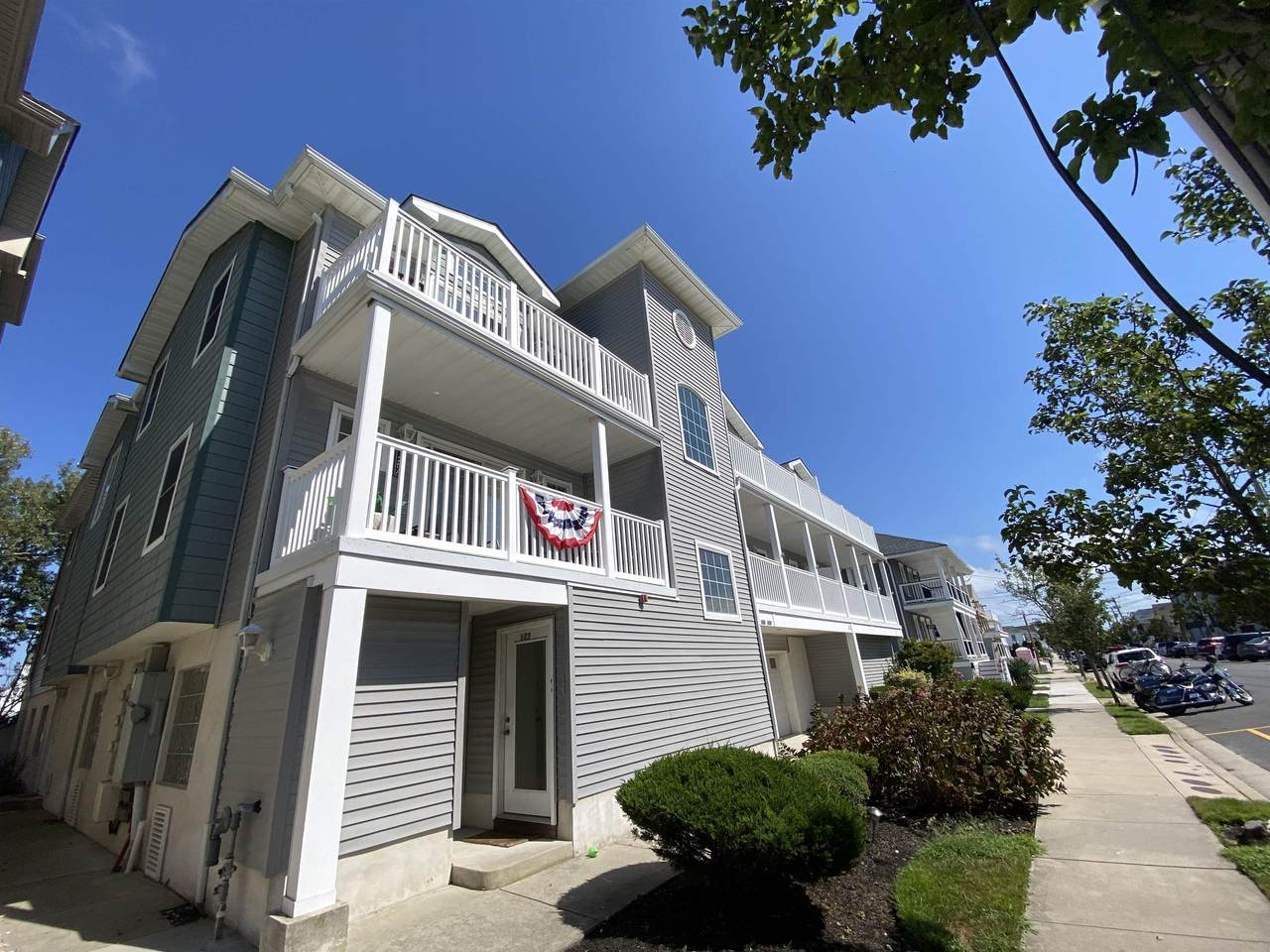125 Hand Avenue - Photo 1