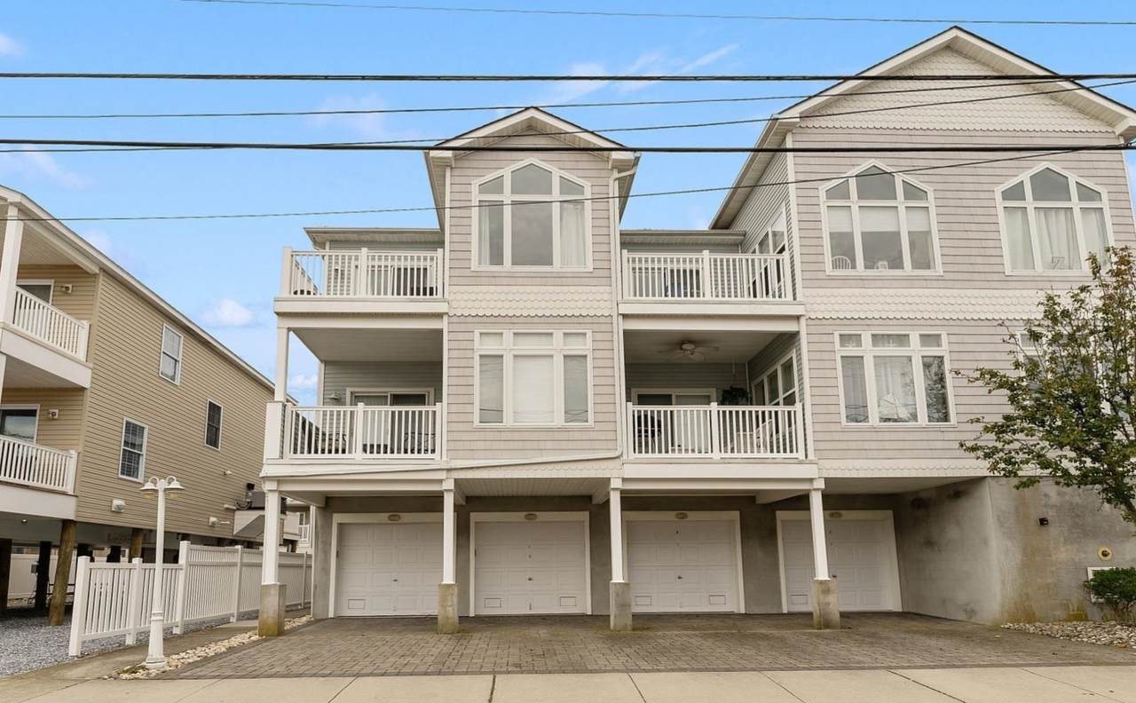 220 Roberts Avenue - Photo 1