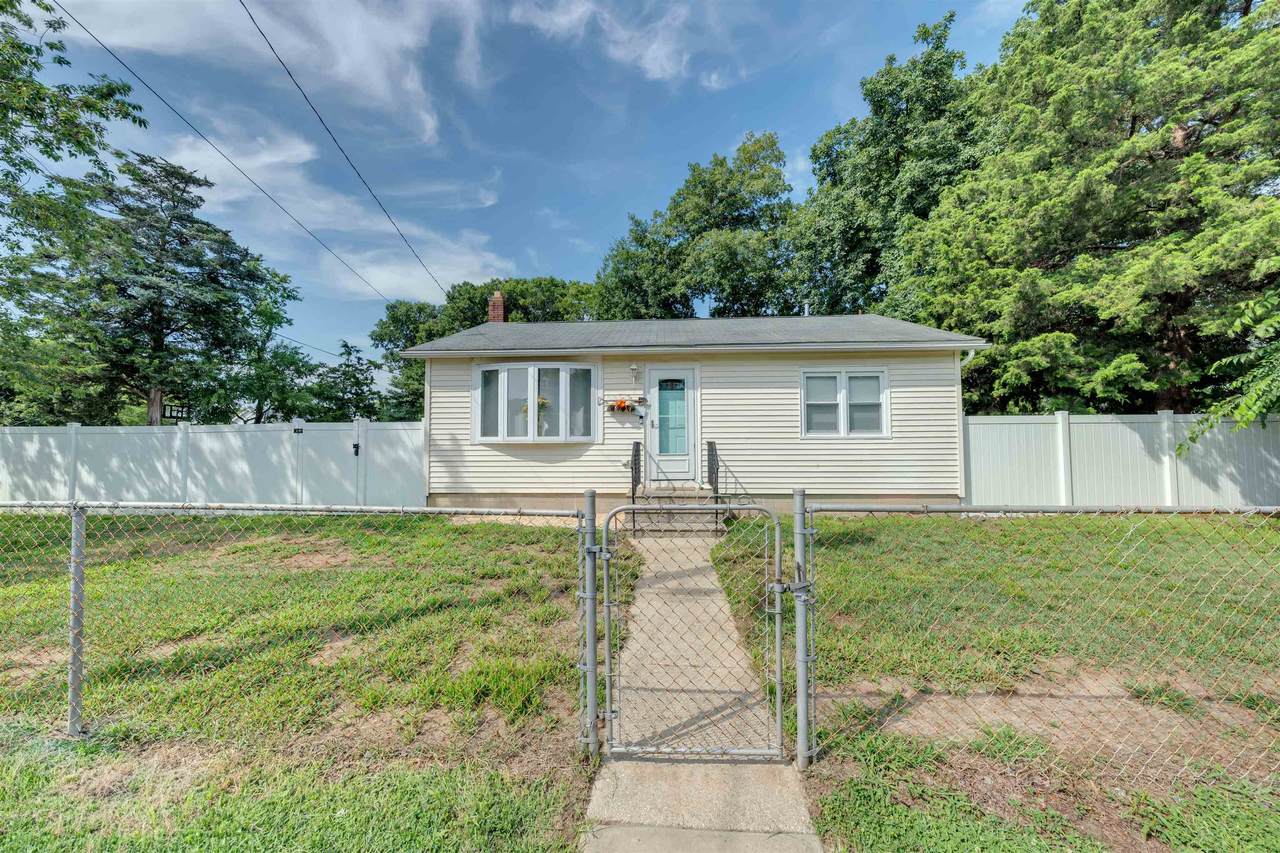 127 Hudson Avenue - Photo 1