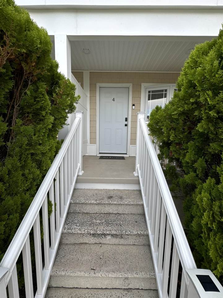 142 Youngs Avenue - Photo 1