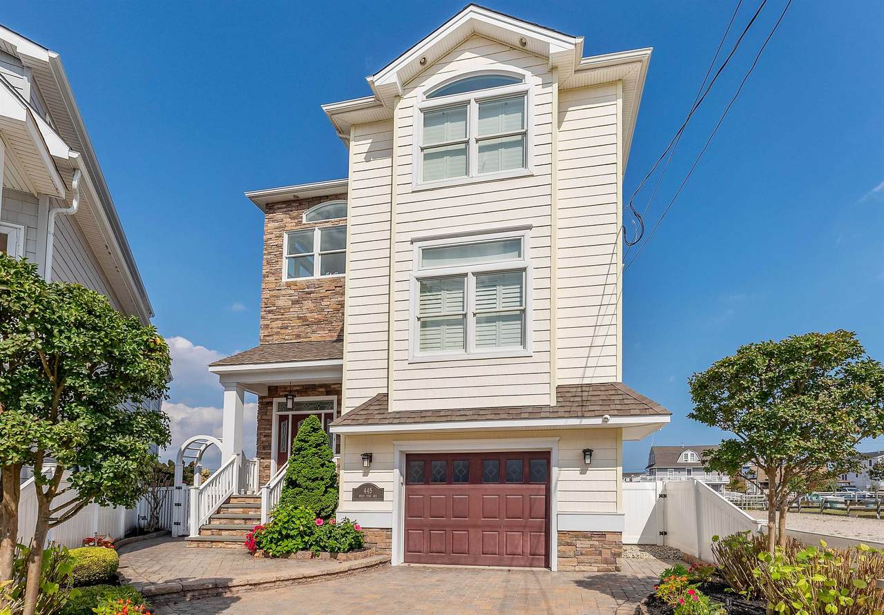 445 Pine Avenue - Photo 1