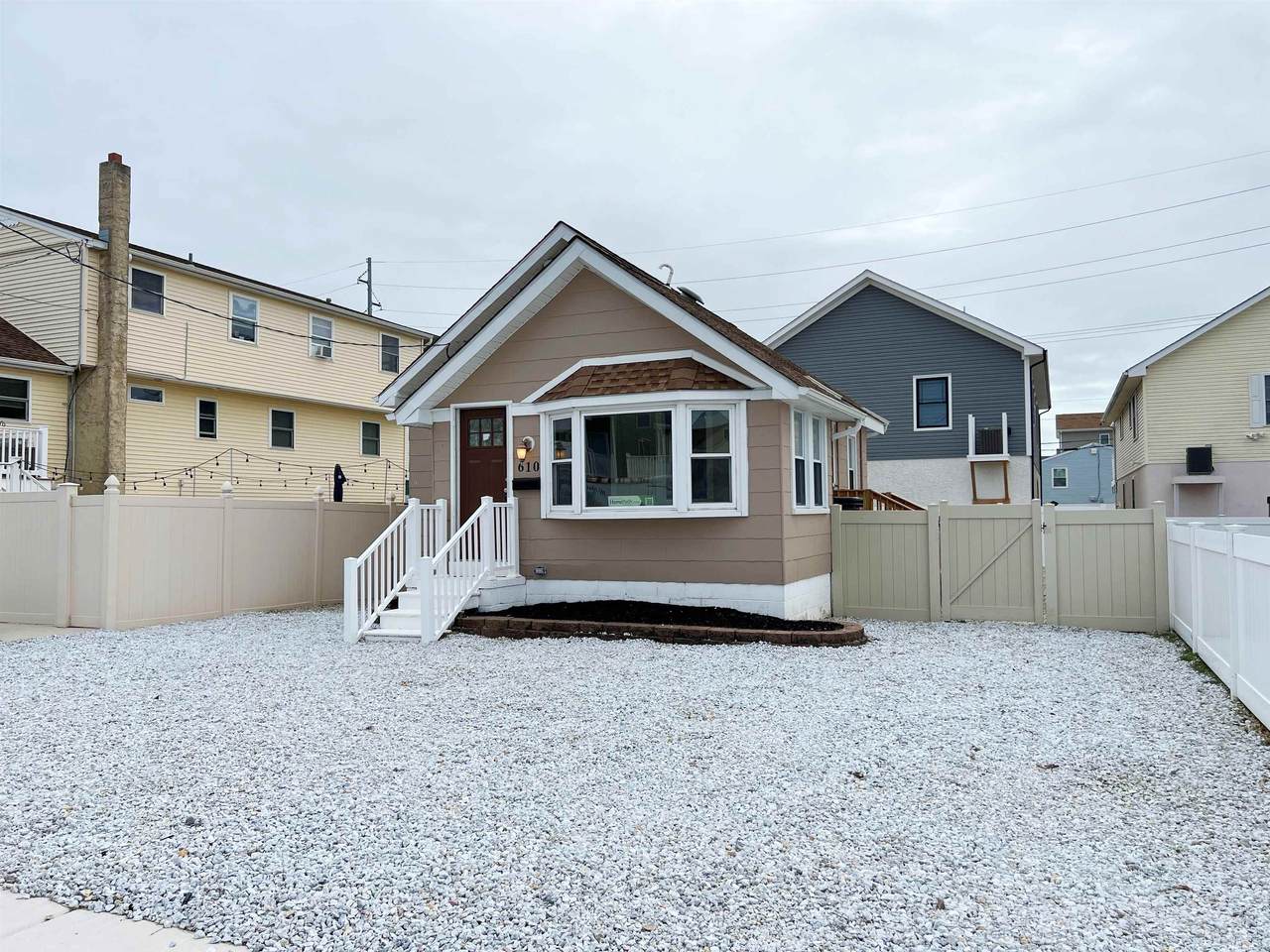 610 Maple Avenue - Photo 1
