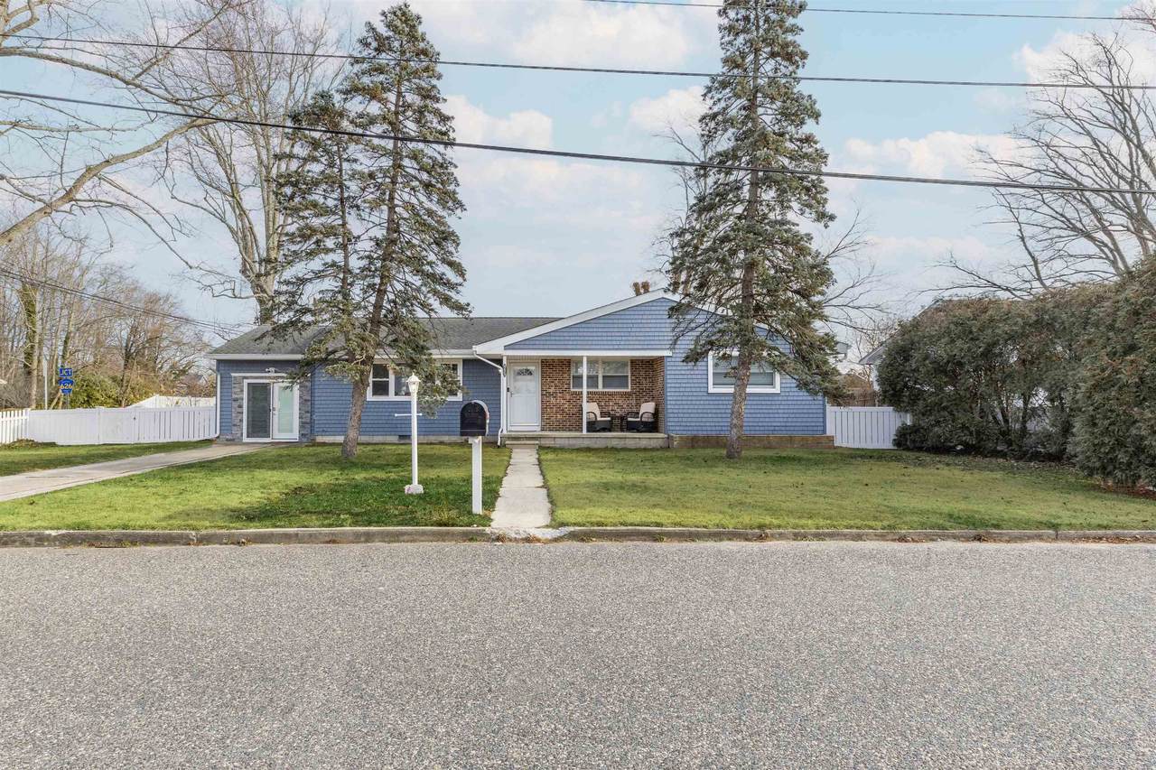 553 Grove Avenue - Photo 1