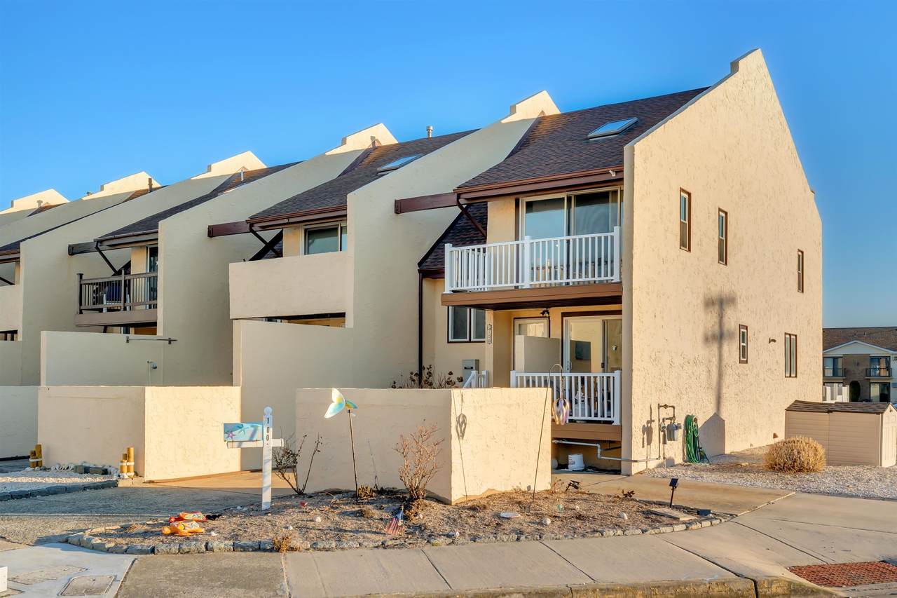 100 Seabreeze Court - Photo 1